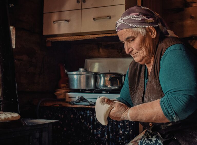Nowe trendy w domowym pieczeniu chleba dla kobiet 65+